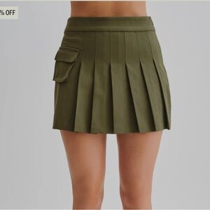 NWT Meshki Brigitte
Pleated Mini Skirt With Pocket - Military Olive